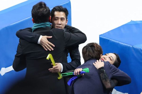 再破世界纪录！“葱桶组合”头名晋级自由滑，今晚冲金休闲区蓝鸢梦想 - Www.slyday.coM