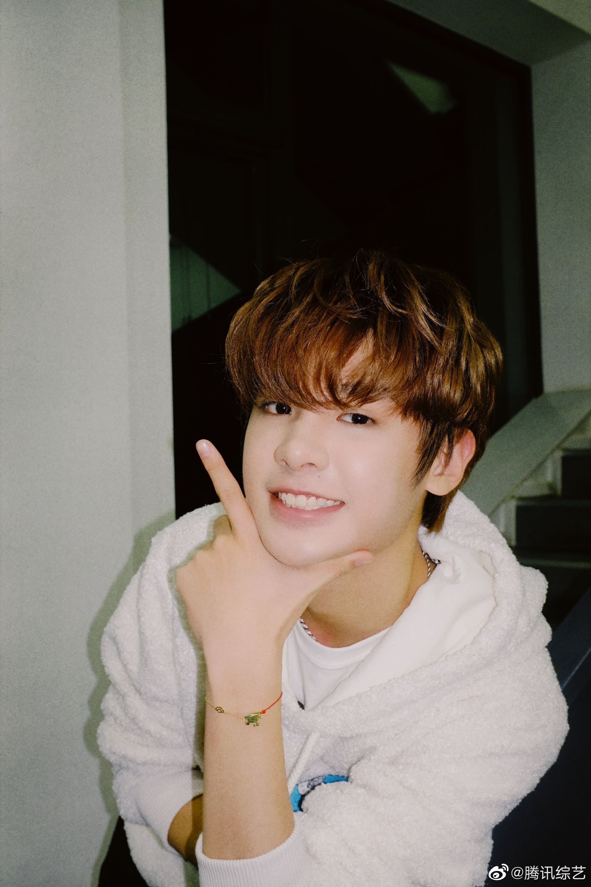 一个甜甜的笑容,送给一个甜甜的你~早安95|笑容|黄明昊_新浪新闻