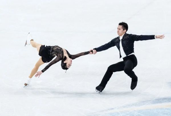 再破世界纪录！“葱桶组合”头名晋级自由滑，今晚冲金休闲区蓝鸢梦想 - Www.slyday.coM