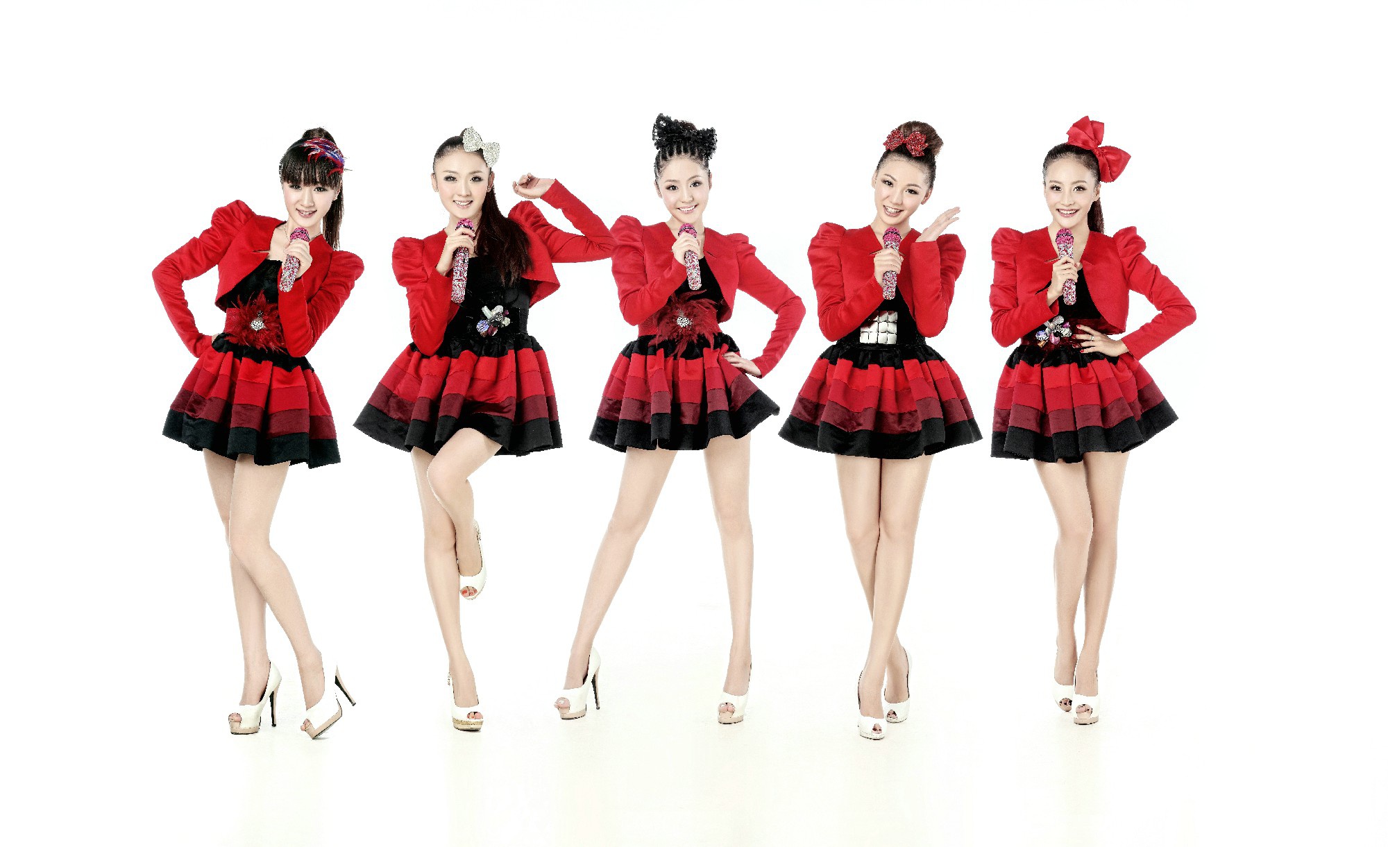 相信有他的操盘,在青春美少女组合成团25周年之际,"第一唱跳女团"的