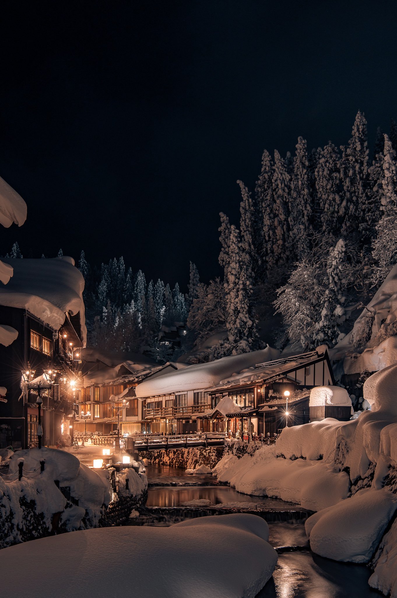 日本山形县银山温泉这周开始下大雪