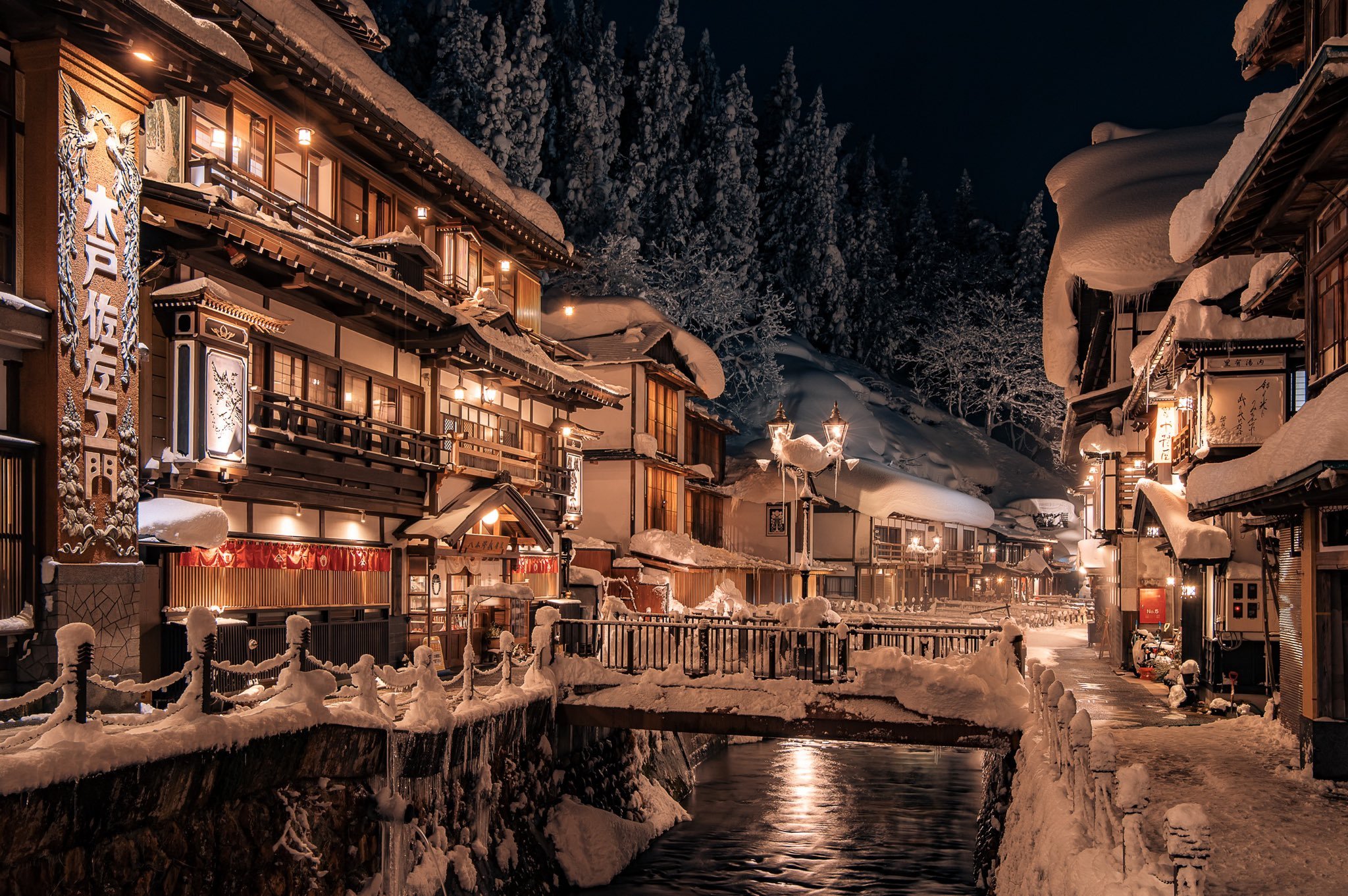 日本山形县银山温泉这周开始下大雪