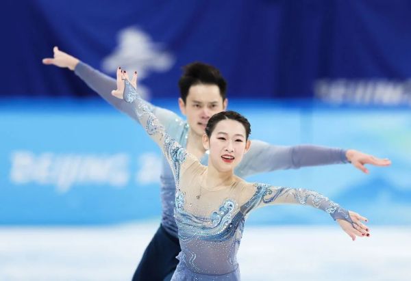 再破世界纪录！“葱桶组合”头名晋级自由滑，今晚冲金休闲区蓝鸢梦想 - Www.slyday.coM