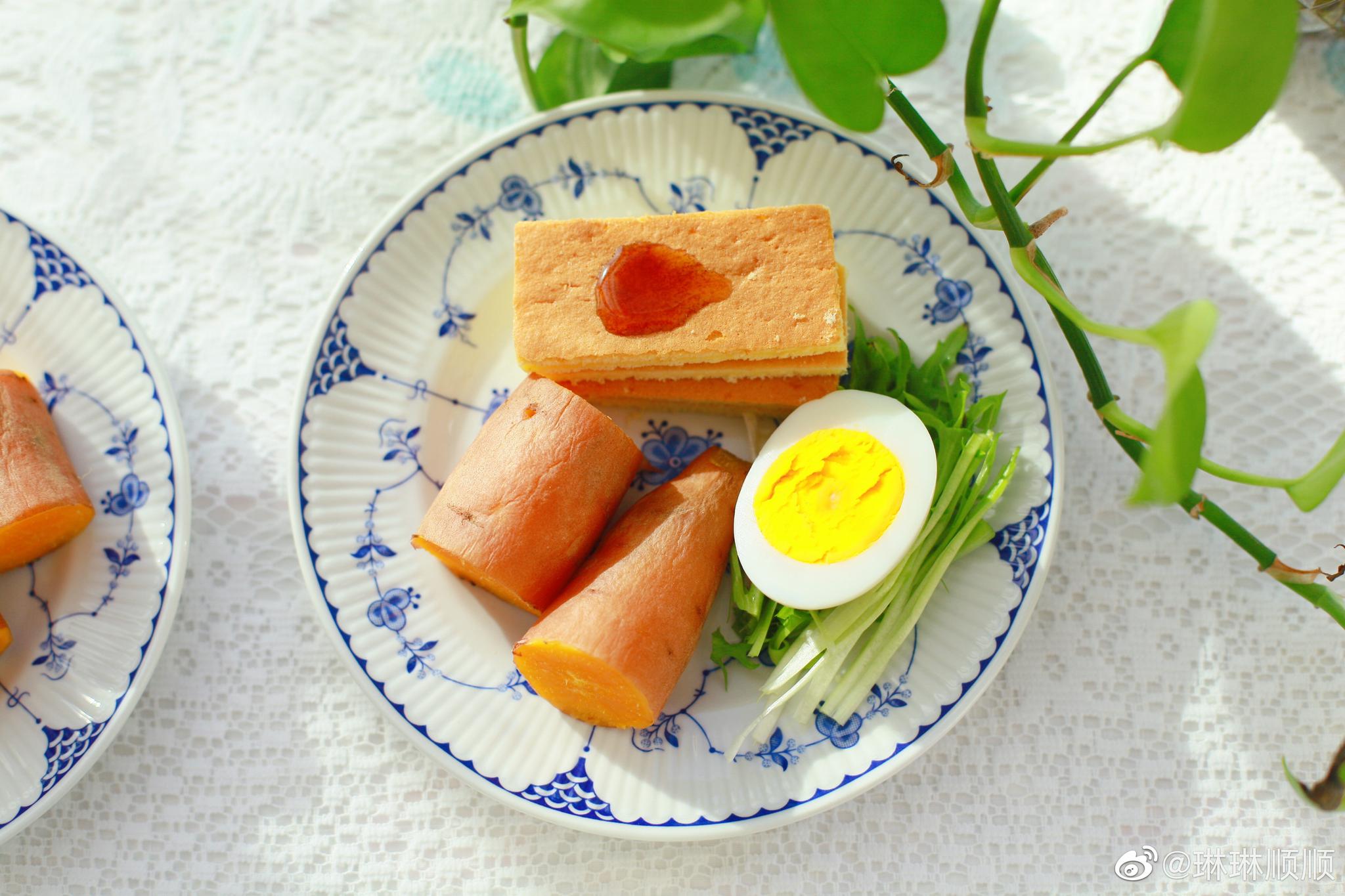 早安早餐!红薯,鸡蛋可可奶!不知道吃什么了就随便弄点吃吧