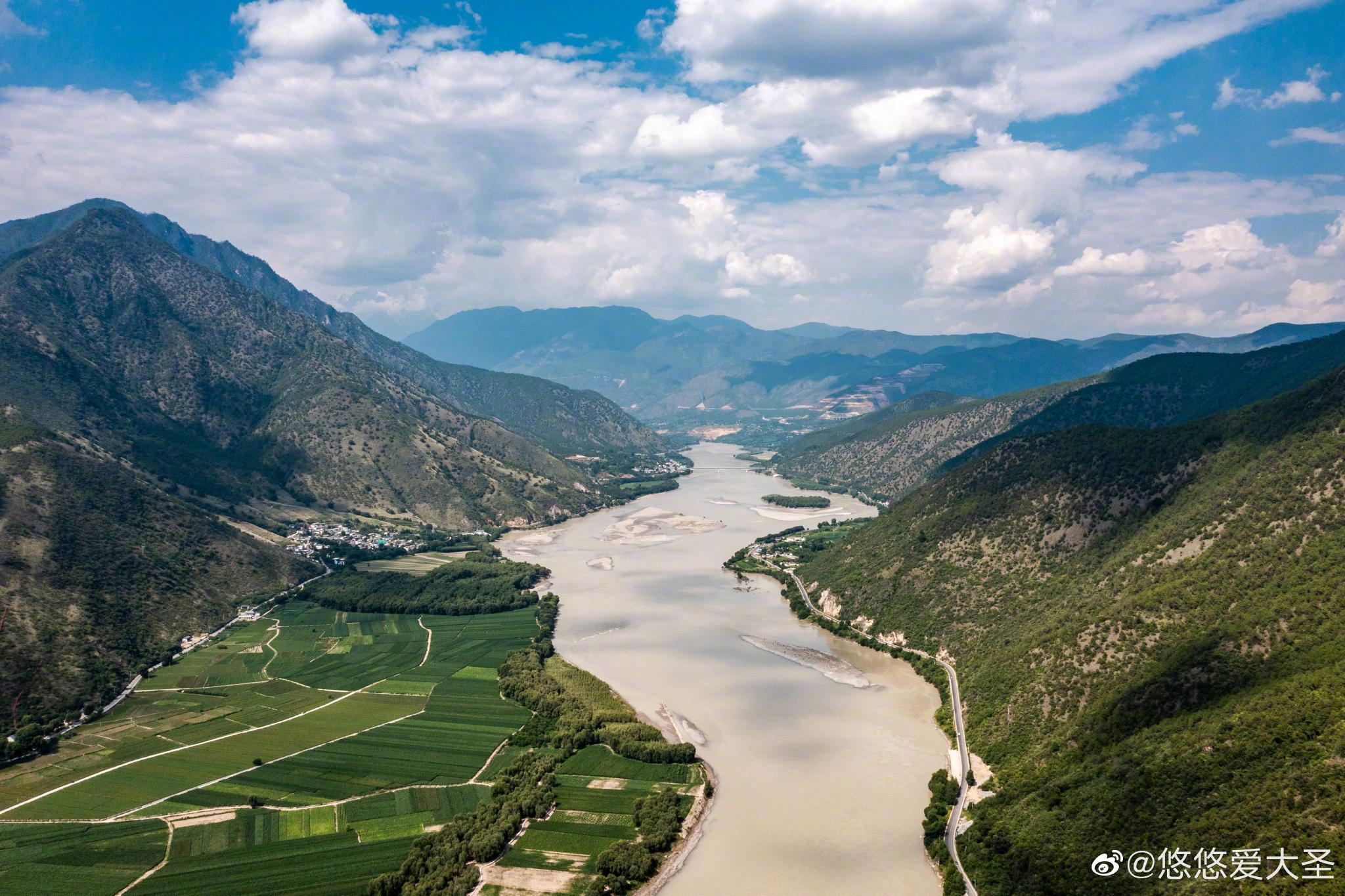 长江第一湾一定要爬到山顶才可以看到全景哦