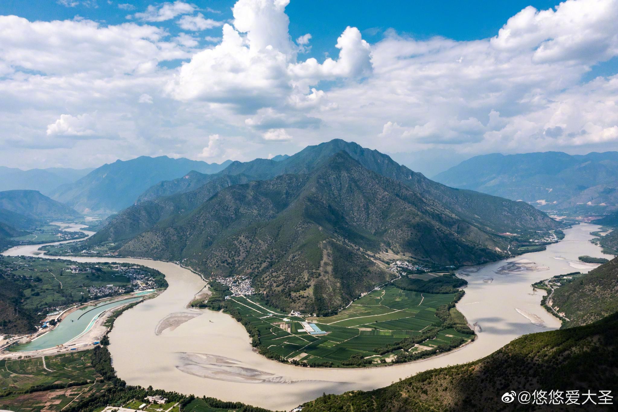 长江第一湾一定要爬到山顶才可以看到全景哦