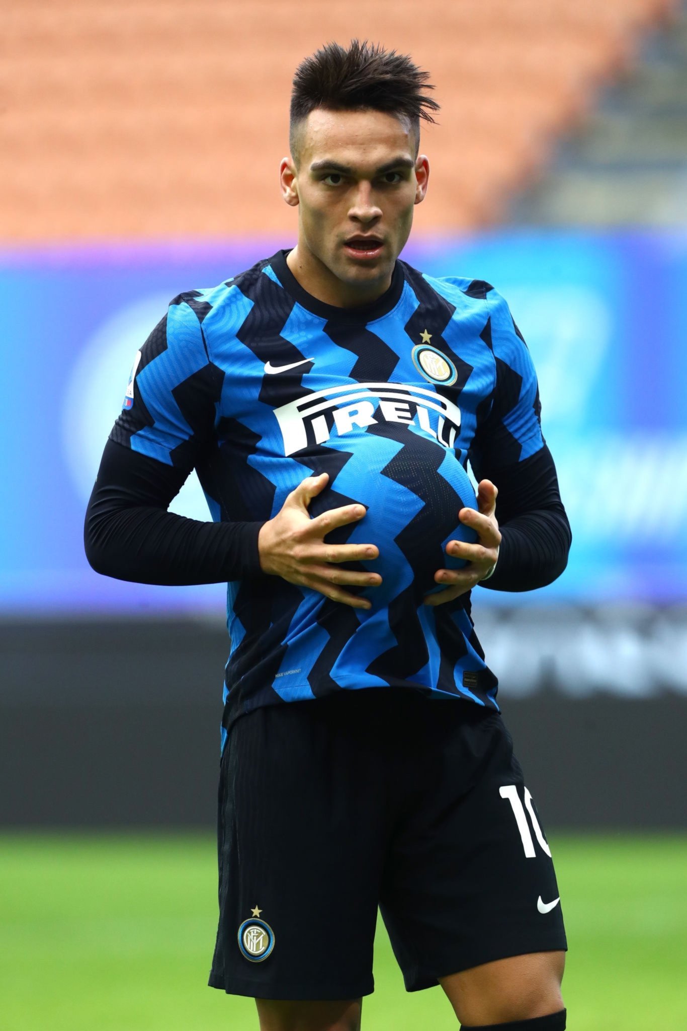 劳塔罗马丁内斯