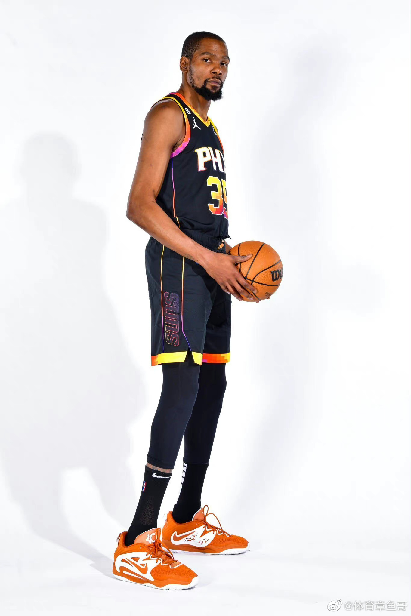 杜兰特布克联手发威太阳队迎来连胜新篇章