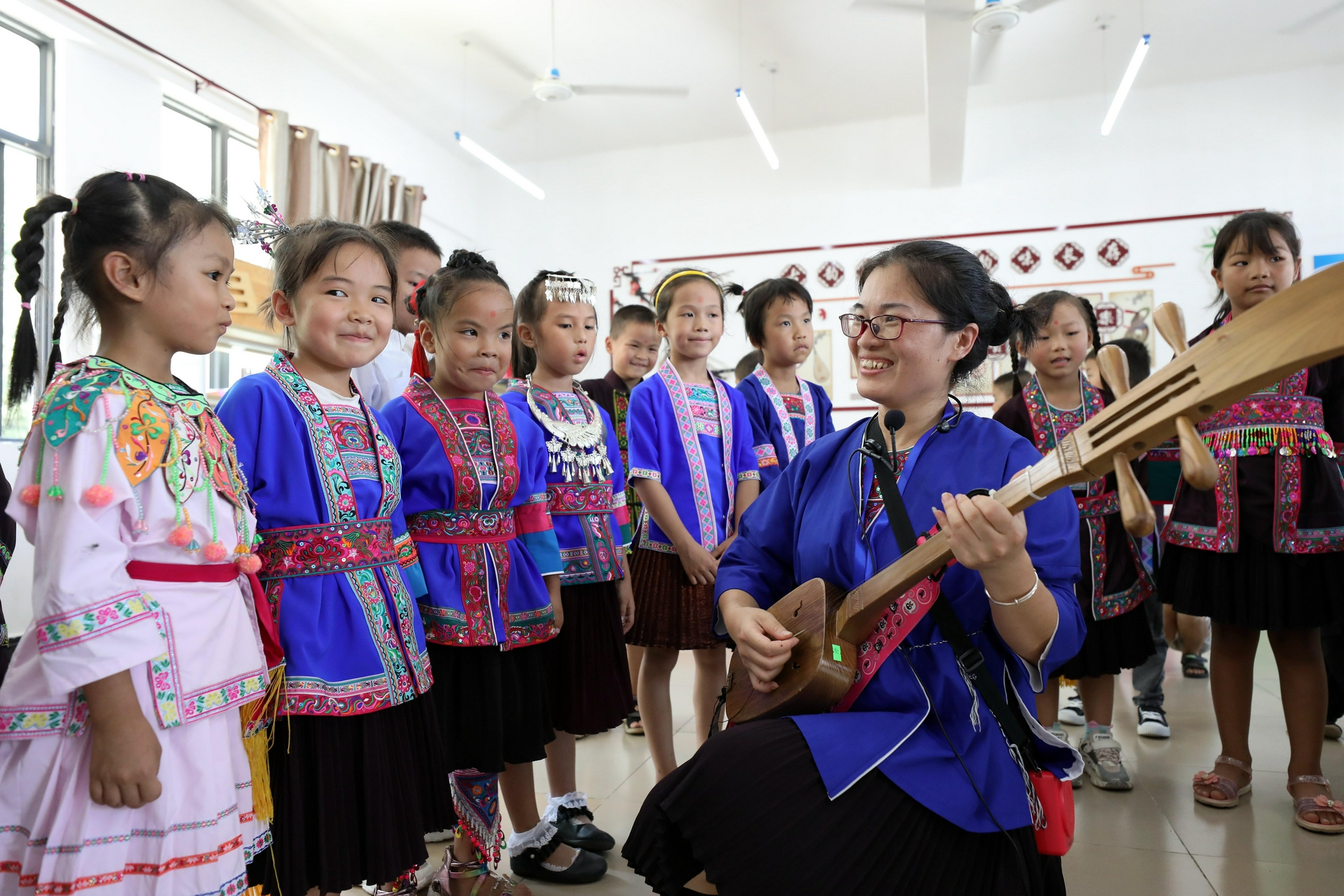 (教育)广西柳州:非遗文化进校园|芦笙|非遗|校园_新浪新闻