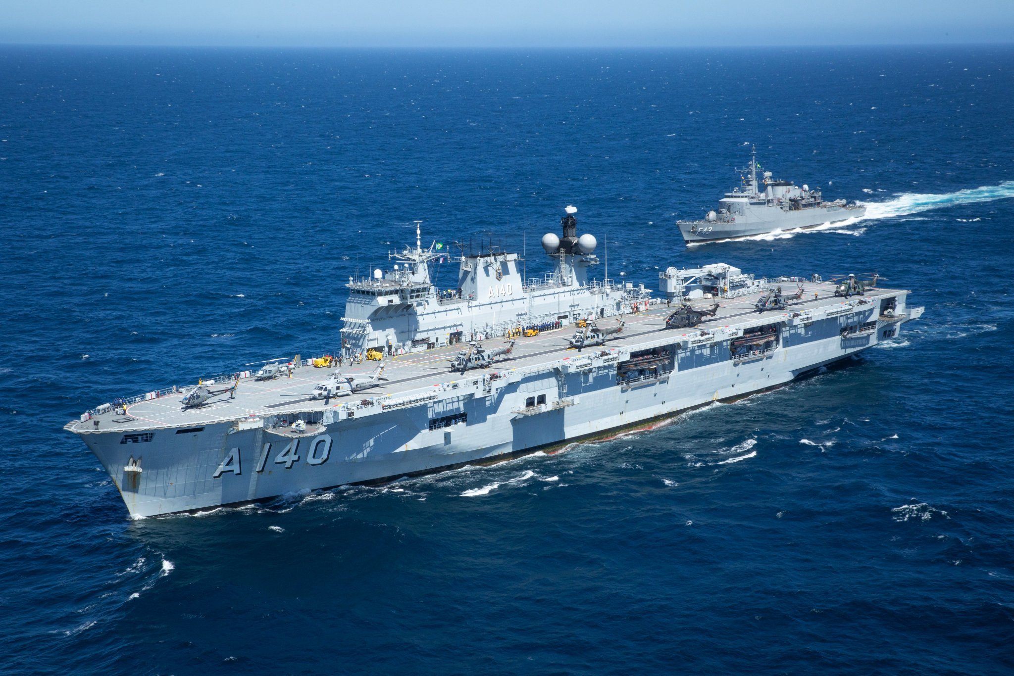 9月3日,巴西海军的亚特兰蒂斯a140号直升机航母与自由f43号护卫