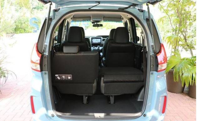 实拍7座版飞度freed!二排放倒能当床,13万起售让我心动了