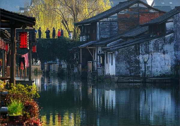 绍兴西小河历史文化街区一河一街几座石桥白墙灰瓦石板路