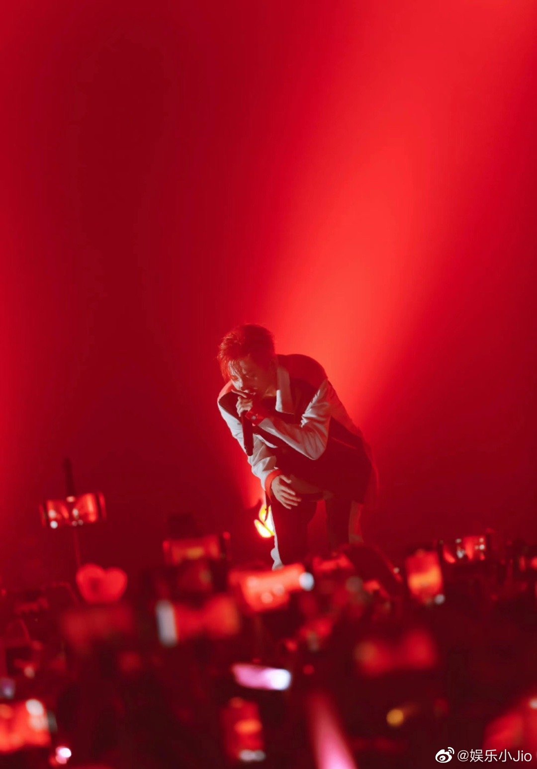 有网友评论觉得符龙飞的歌与蔡徐坤young相似