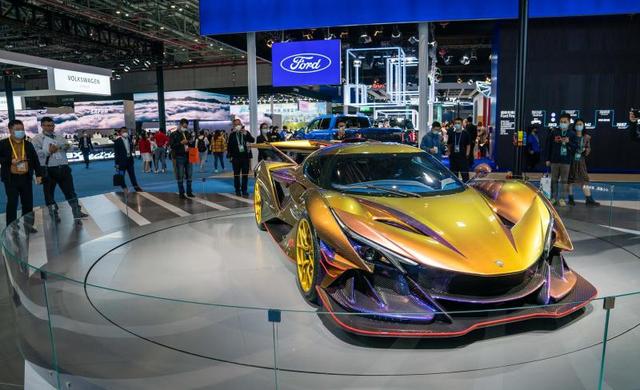 全球限量10台!进博会这款全碳纤维超跑,成为最抢眼的存在