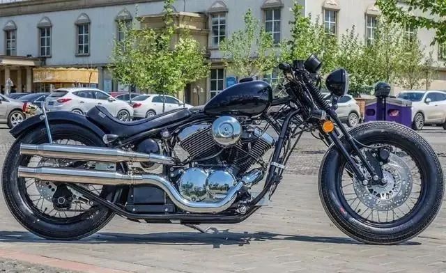 两万元的摩托骑出20万的范,这台国产博格v250,搭v缸发动机!