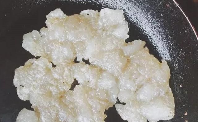 山东人爱吃什么？大叔教你烟台焖子，鲜香可口，软糯味美