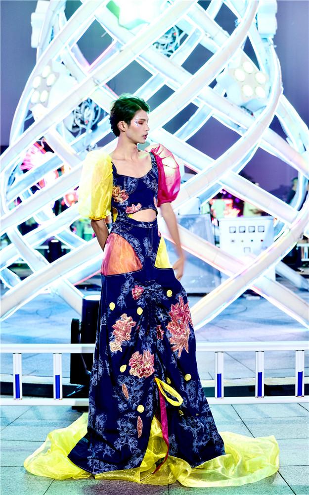 陆仙人开启第31届青岛国际啤酒节—啤酒文化时装秀的