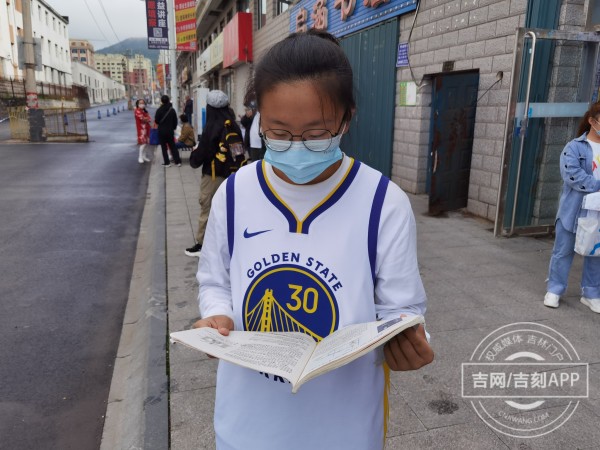 2022吉林省高考大联播丨高考进入第二天，不少考生考点外“最后的冲刺”！休闲区蓝鸢梦想 - Www.slyday.coM