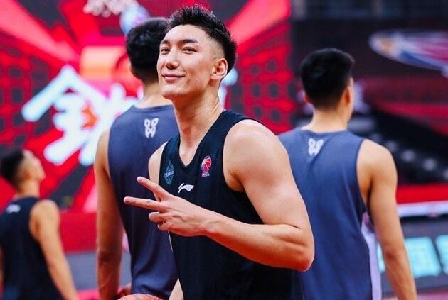 官宣!新疆男篮队长可兰白克加盟上海,顶薪800万合同期限4年