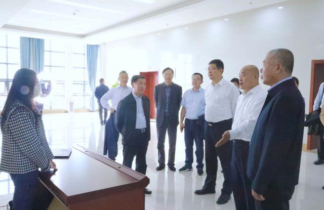 淘宝大学         东航集团党组成员   纪检监察组组长 徐开濯   在