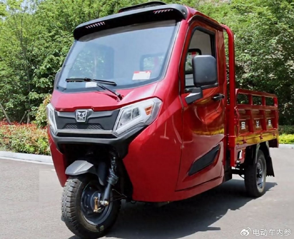 五羊宗申出手2款半封闭三轮车上市皮实能拉客货分离更实用