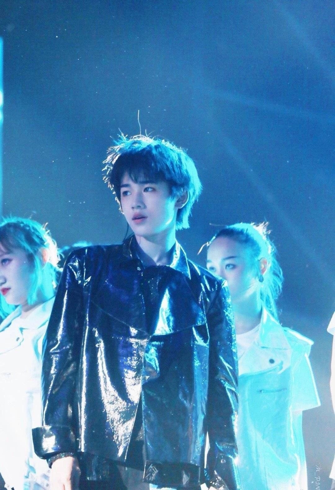 那要问问巴蜀中学高一的宋亚轩同学了在大家眼皮底下长大的他绝对有发