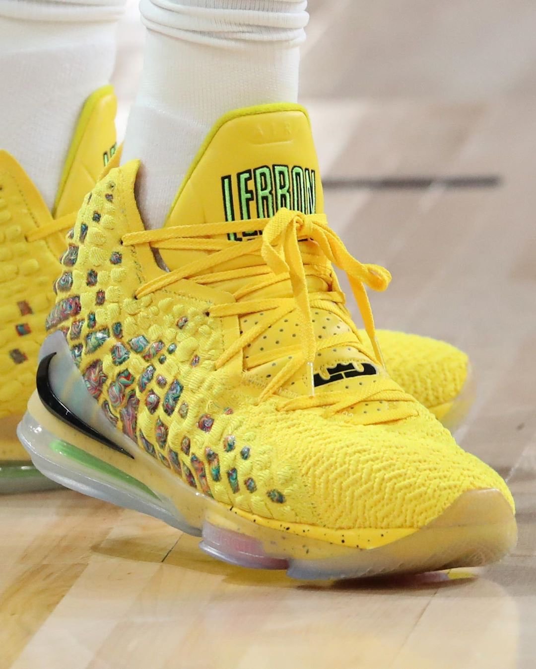 詹姆斯lebron 17 pe "command force"