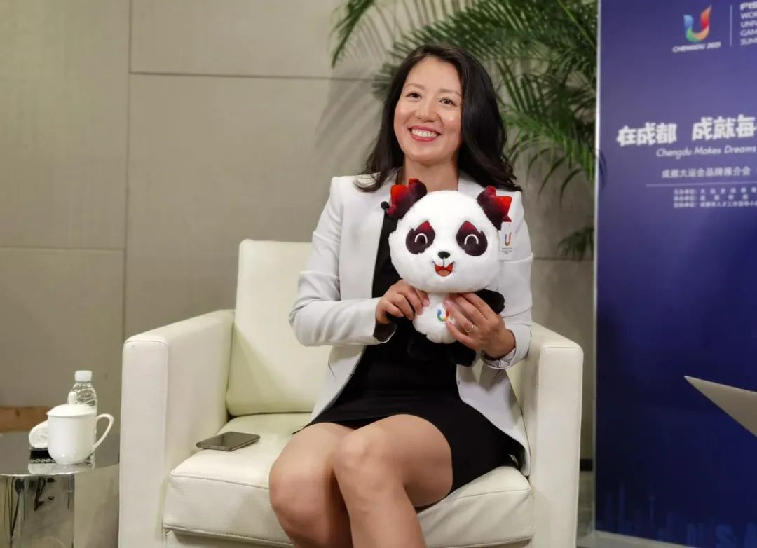 冬奥冠军杨扬带货成都大运会小奥运充满想象力