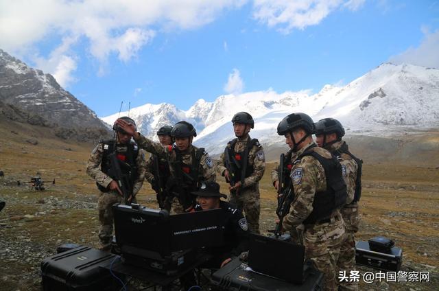 在陡峭悬崖间翻山越岭,入警3年的新疆维吾尔自治区乌鲁木齐市公安局