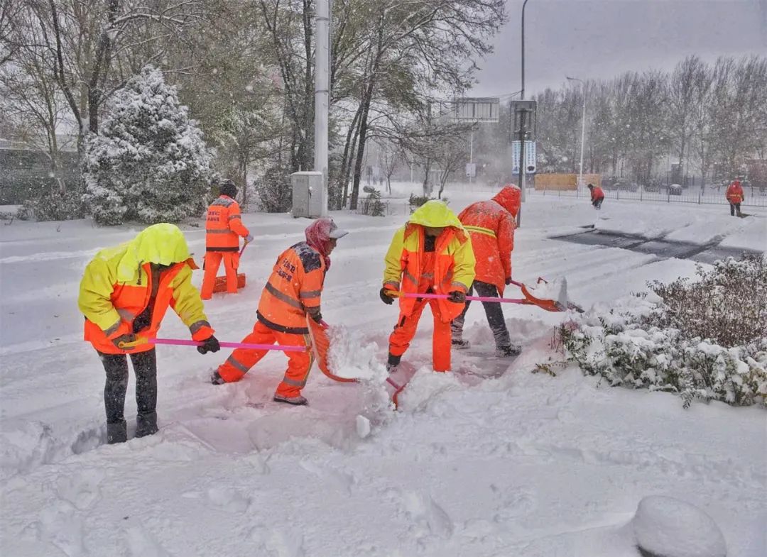 刘东燎 作品沈阳警察坚守岗位,奋战一线处处都有他们的身影暴雪袭来