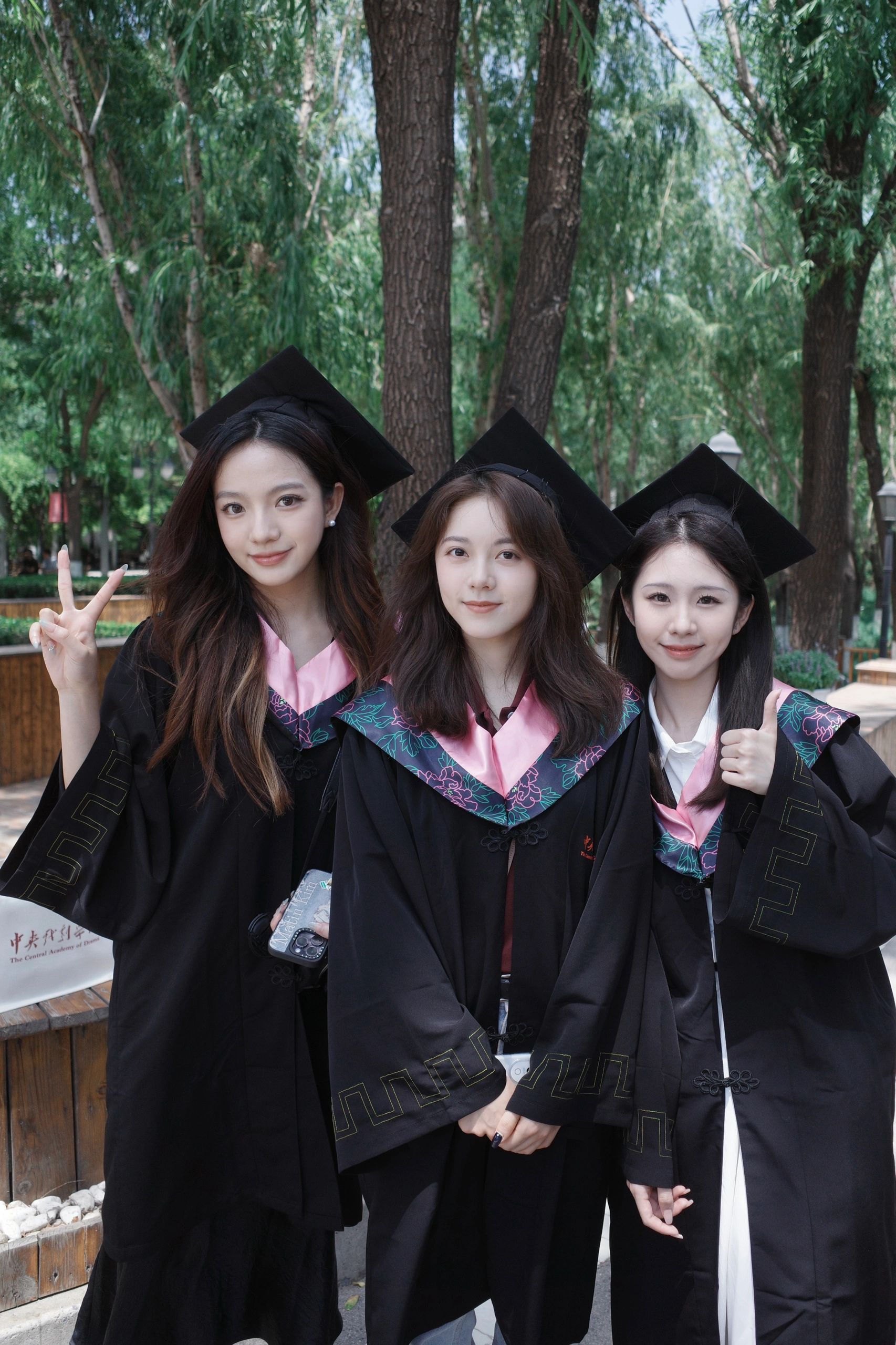 毕业合照里的赵今麦