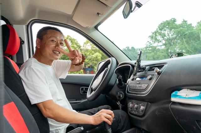 探秘货车驾驶室里的各种"神器":东西实在又实用!