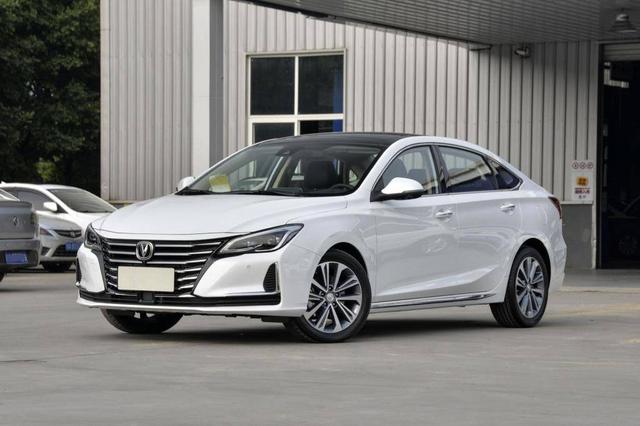 国产不如合资？两台4米8B级全系带T科技超帕萨特，比桑塔纳便宜