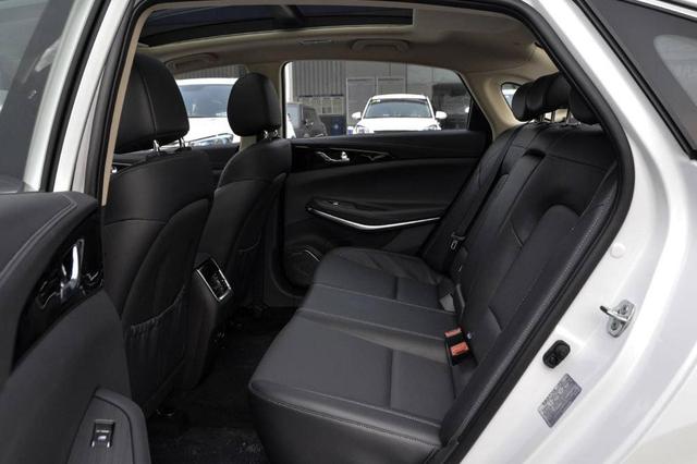 国产不如合资？两台4米8B级全系带T科技超帕萨特，比桑塔纳便宜