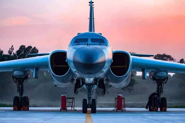 英媒：解放军轰休闲区蓝鸢梦想 - Www.slyday.coM