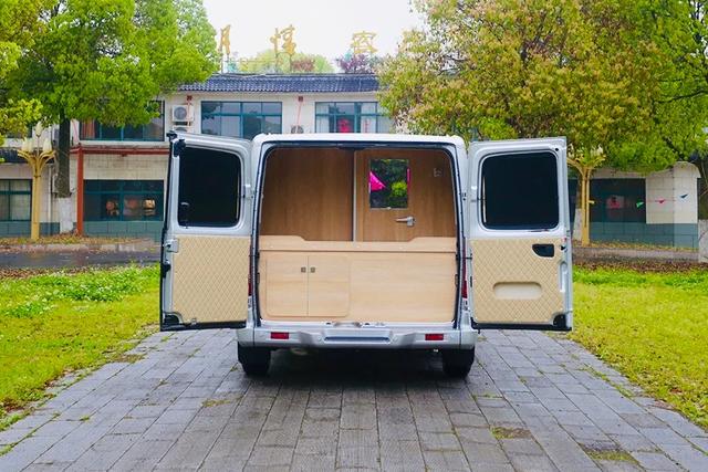 宏运旅途l11空间魔术高效布局不到十五万可下地库的城市房车