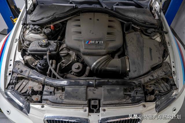 的底盘代号e93的宝马m3,同期的m3分别还有四门版(e90)和双门硬顶(e92)