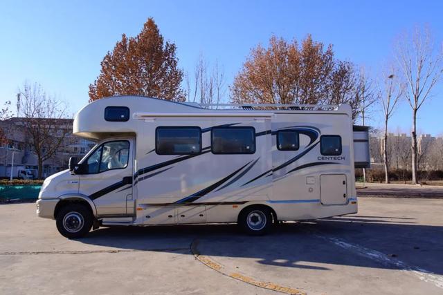 少见又任性 7米多 三拓展的依维柯房车 中天领航者驭风系列