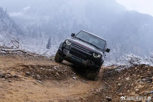 对于全新卫士的改变,有声音认为"取消了大梁就不再是硬派越野车",但