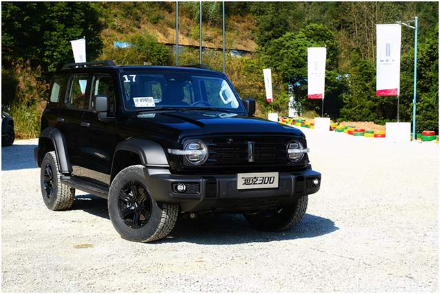 深度试驾wey 坦克300,强悍越野硬派suv!