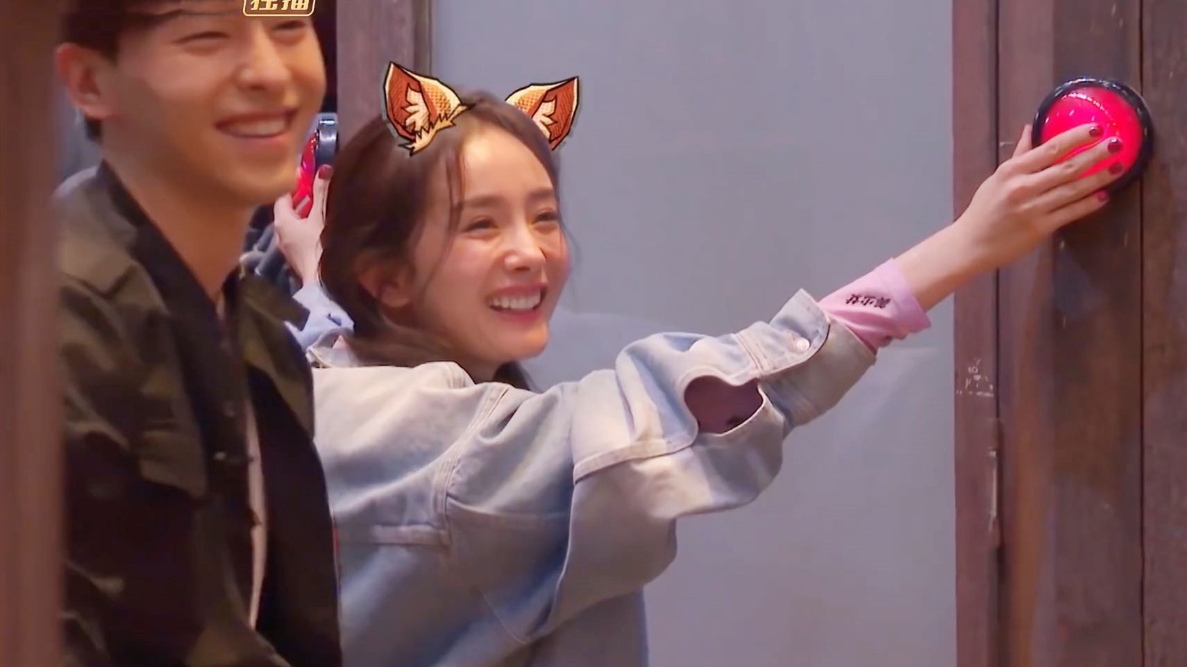 杨幂一路小跑拥抱邓伦,魏大勋被替换,这档综艺的瓜有点多|第二季|邓伦