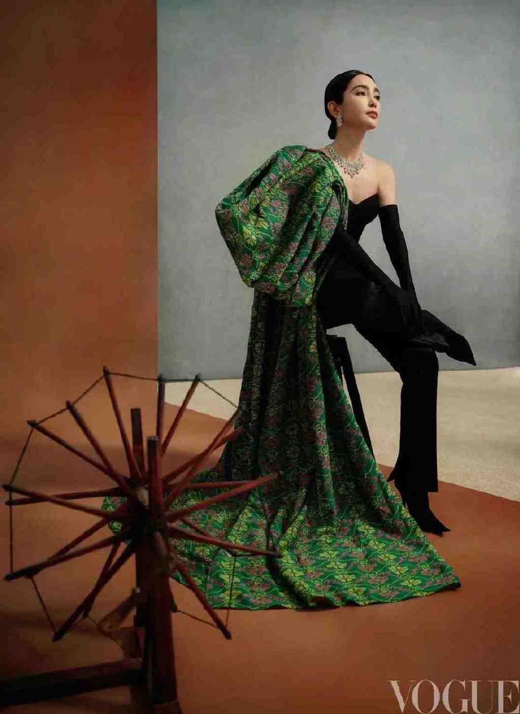 49岁李冰冰稳坐大花交椅!高调登上顶级女刊排面大,国风造型封神休闲区蓝鸢梦想 - Www.slyday.coM 49岁李冰冰稳坐大花交椅!高调登上顶级女刊排面大,国风造型封神休闲区蓝鸢梦想 - Www.slyday.coM