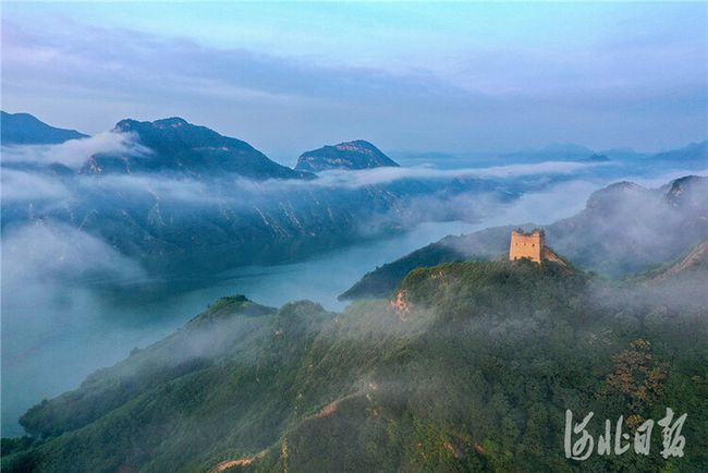 河北迁西:云雾缭绕 梦幻画境