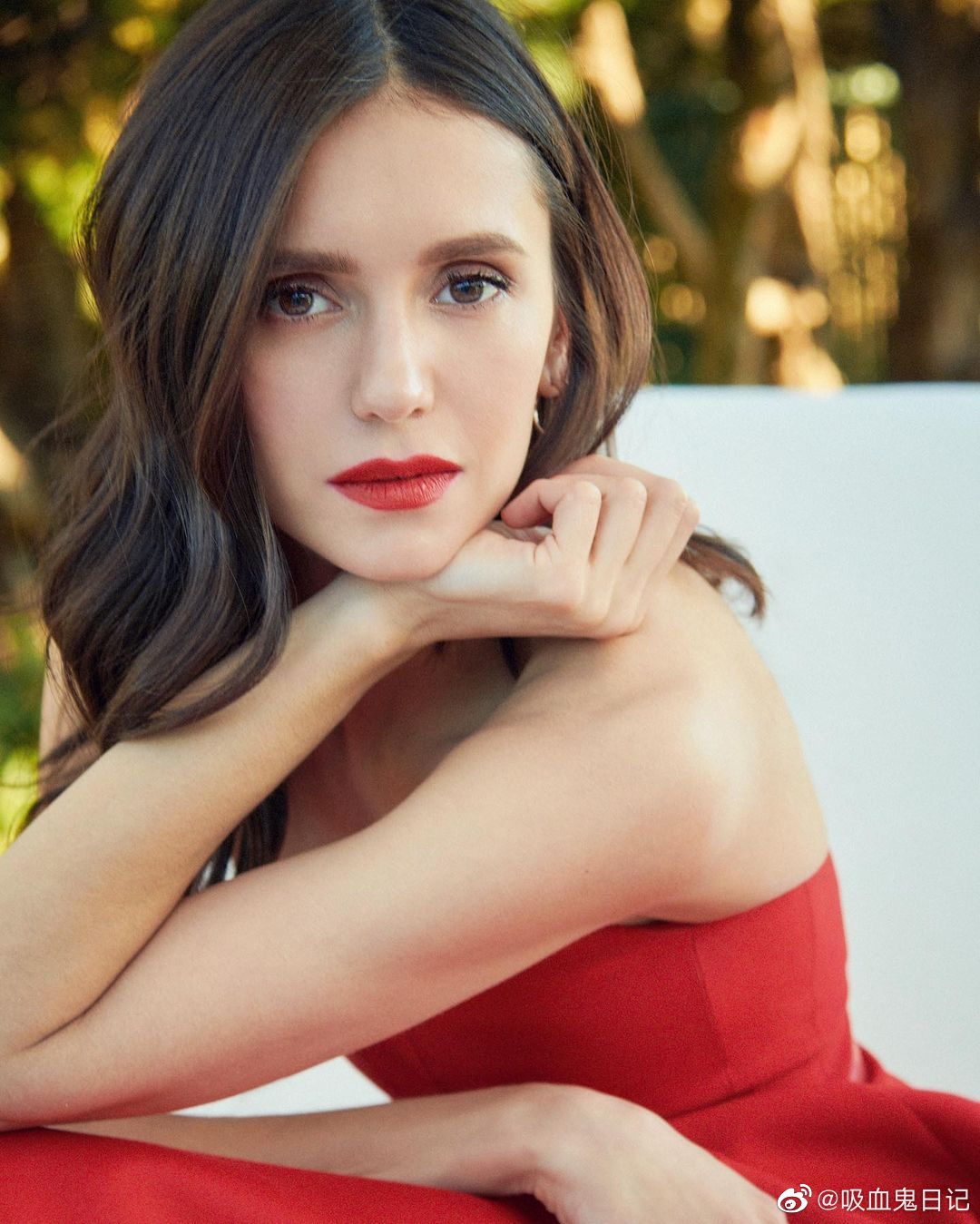 《吸血鬼日记》女主角 nina dobrev!红裙翩翩,明艳动人!