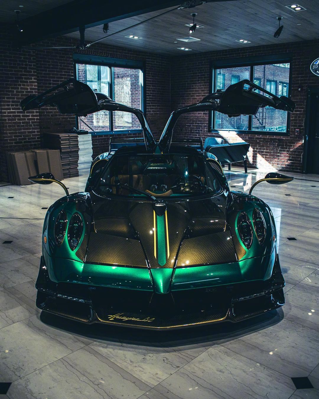 帕加尼huayra bc,这特别的颜色真是美极!