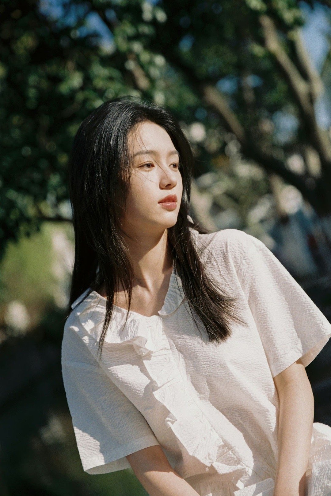 周也周一随拍送达白裙造型清爽元气笑起来好甜的也子