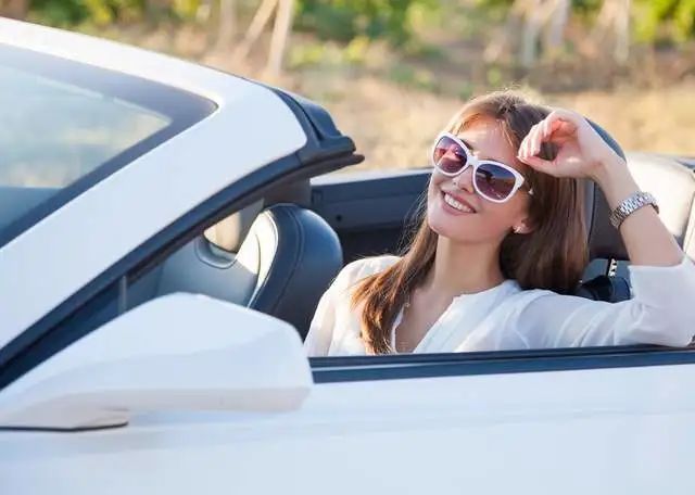 刚开车的你很紧张？搞明白这4点，新手也能轻松开车休闲区蓝鸢梦想 - Www.slyday.coM