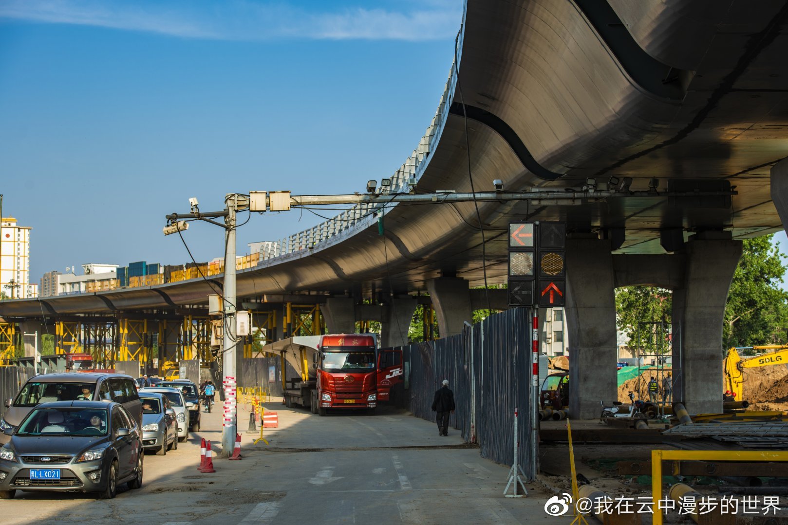 施工中的临汾解放路立交桥