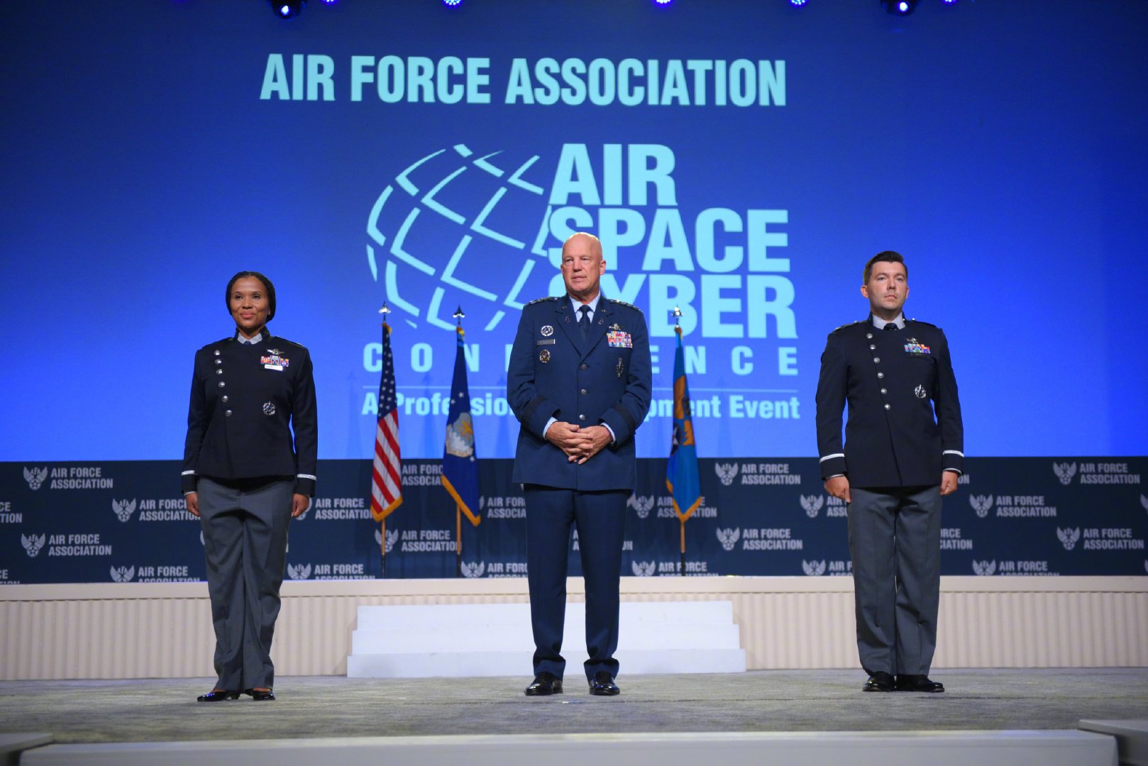 美国太空部队的新制服……_高清图集_新浪网