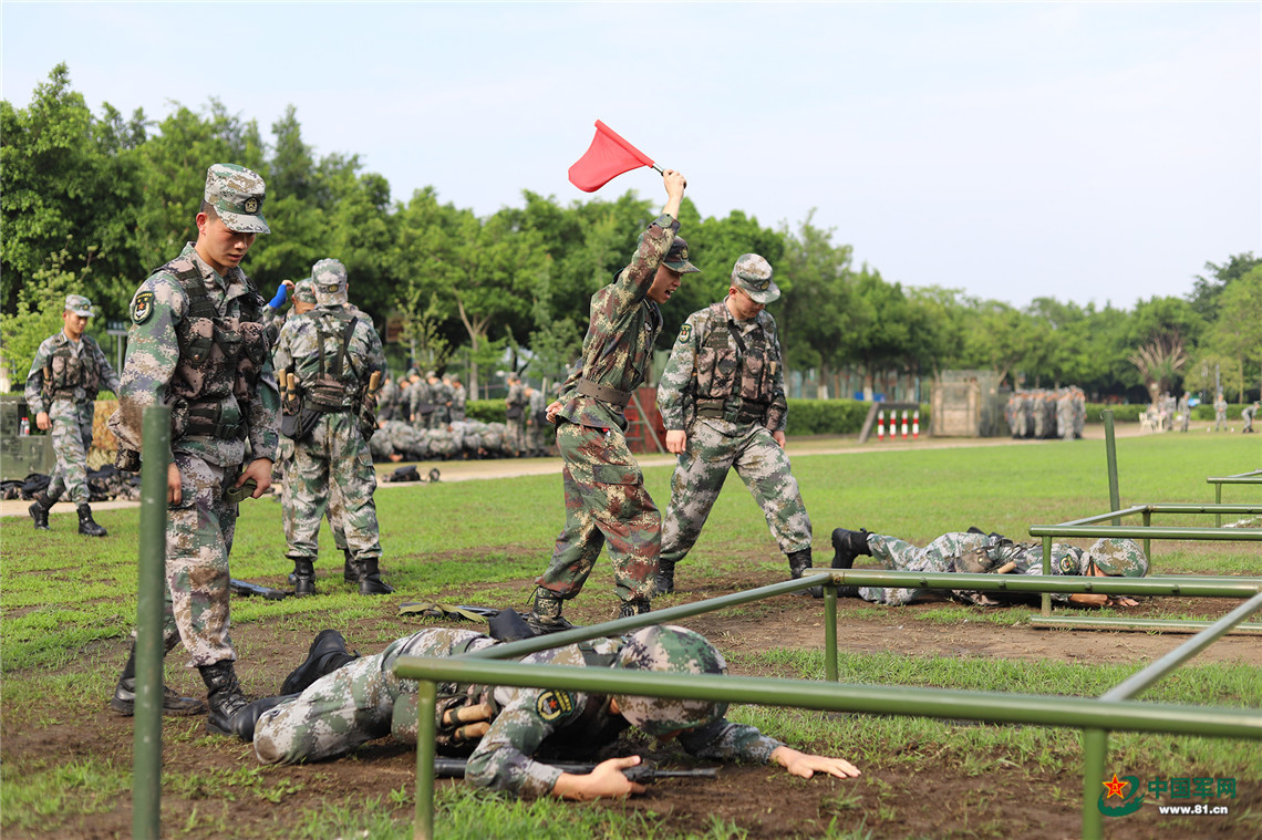 陆军勤务学院某学员队积极探索创新训练考核模式